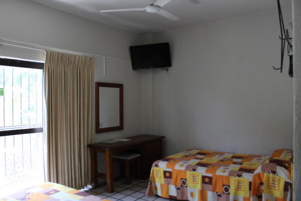 Arrecife Huatulco Hotel